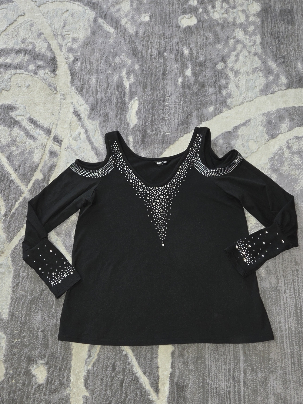 Chicme Black Cold-Shoulder Long Sleeve Top with Silver Rhinestone V-Detail